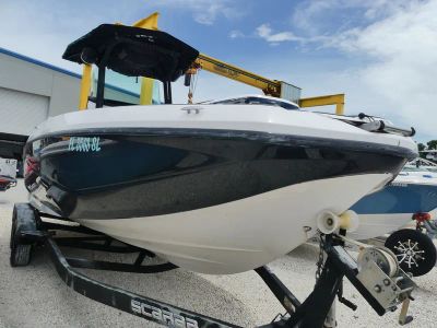 2018 Scarab 255 Open ID — rear three-quarter view