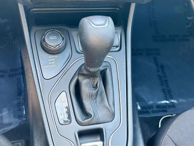 2020 Jeep Cherokee — photo 16 view