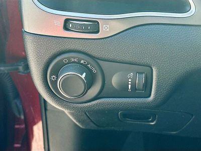 2020 Jeep Cherokee — photo 10 view