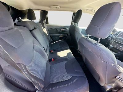 2020 Jeep Cherokee — photo 25 view