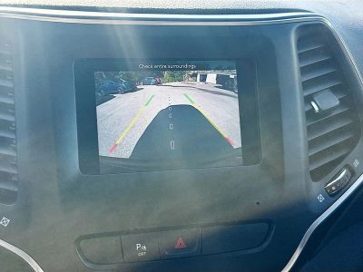 2020 Jeep Cherokee — photo 13 view
