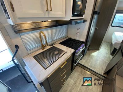 2025 Thor Motor Coach Chateau - Photo 8