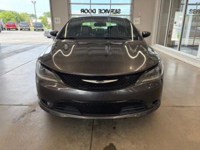 2015 Chrysler 200 — side profile view