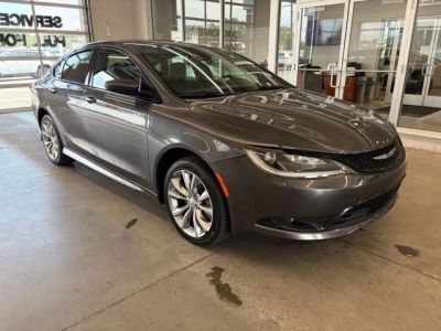 2015 Chrysler 200 — rear three-quarter view