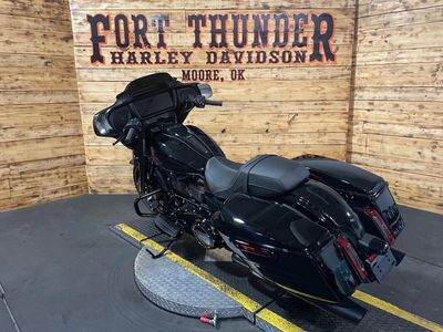2025 Harley-Davidson FLHX - Street Glide — interior view