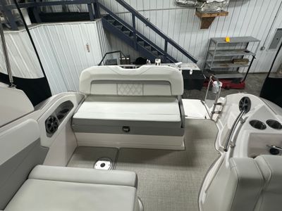 2021 Regal 28 Express - Photo 11