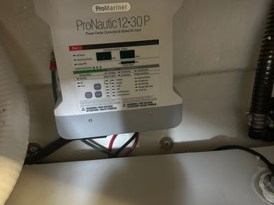 2021 Regal 28 Express - Photo 5