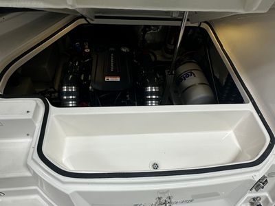 2021 Regal 28 Express - Photo 12