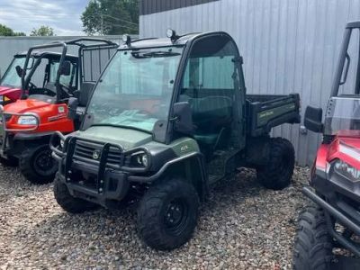 2016 John Deere 825i — front three-quarter view