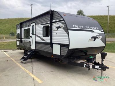 2022 Heartland Trail Runner — front three-quarter view