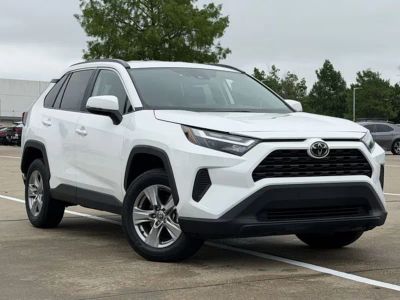 2025 Toyota RAV4 - Photo 2