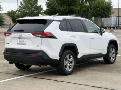 2025 Toyota RAV4 - Photo 4