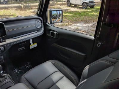 2026 Jeep Wrangler — photo 17 view