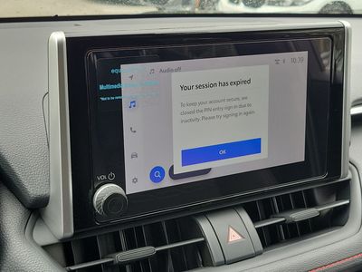 2025 Toyota RAV4 Plug-In Hybrid - Photo 28