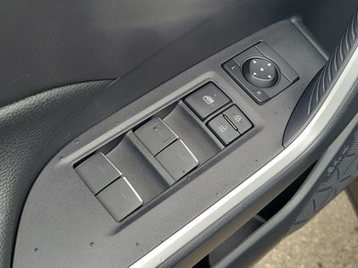 2025 Toyota RAV4 Plug-In Hybrid - Photo 18