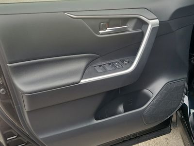 2025 Toyota RAV4 Plug-In Hybrid - Photo 17