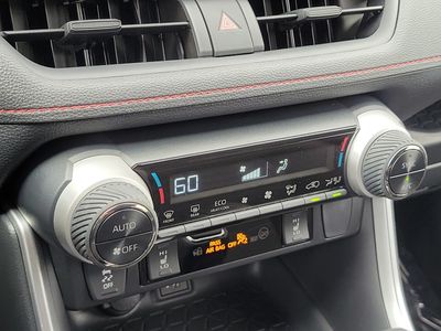 2025 Toyota RAV4 Plug-In Hybrid - Photo 30