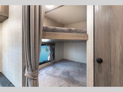 2022 Gulf Stream RV Kingsport — rear three-quarter view