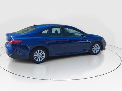 2025 Toyota Camry — photo 8 view