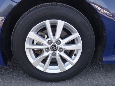 2025 Toyota Camry — photo 10 view