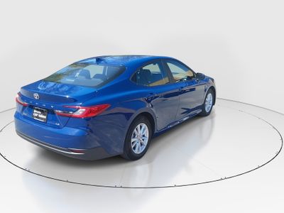 2025 Toyota Camry — photo 7 view