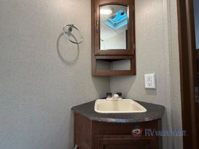 2017 Coachmen RV Freedom Express - Photo 24