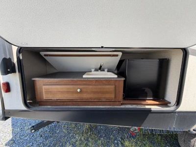 2017 Coachmen RV Freedom Express - Photo 9