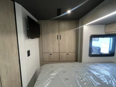 2026 Grand Design LINEAGE SERIES M — photo 15 view