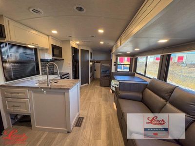 2025 Cougar Half-Ton 28BHS - Photo 11