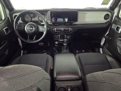 2024 Jeep Wrangler - Photo 25