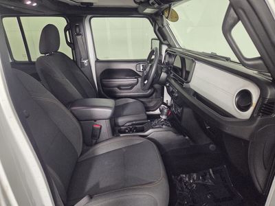 2024 Jeep Wrangler - Photo 30