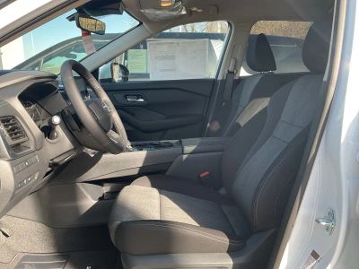 2026 Nissan Rogue — photo 9 view