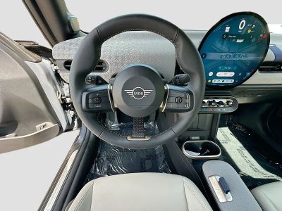 2025 MINI Convertible — photo 18 view