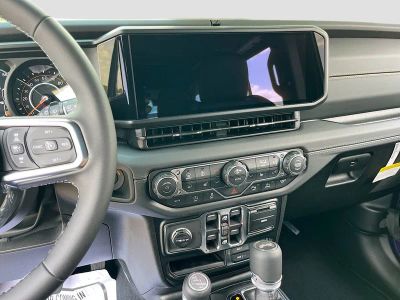 2026 Jeep Wrangler — photo 13 view