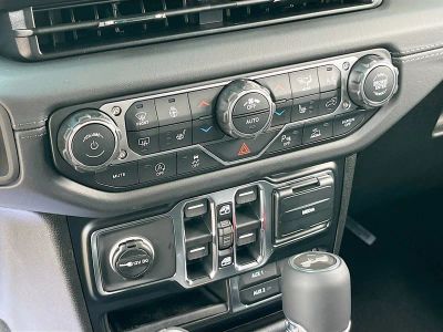 2026 Jeep Wrangler — photo 14 view