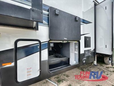 2022 Heartland Road Warrior - Photo 4