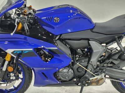 2025 Yamaha YZF-R7 - Photo 10