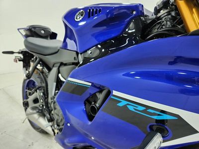 2025 Yamaha YZF-R7 - Photo 11