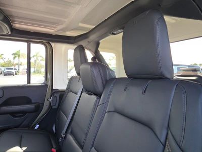 2026 Jeep Wrangler — photo 7 view