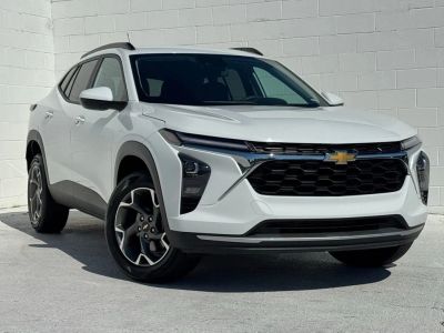 2025 Chevrolet Trax - Photo 2