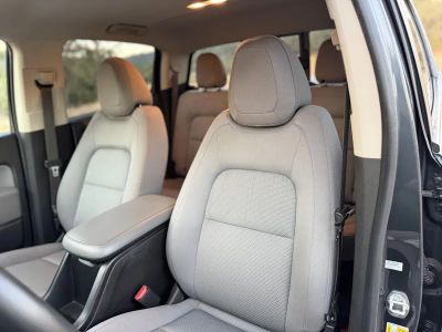 2017 Chevrolet Colorado — photo 18 view