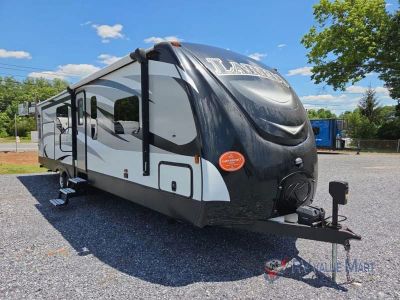 2016 Keystone RV Laredo — front three-quarter view