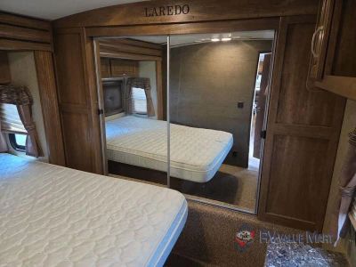 2016 Keystone RV Laredo — photo 25 view