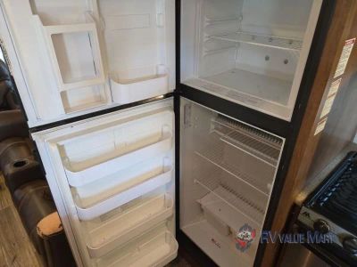 2016 Keystone RV Laredo — photo 21 view