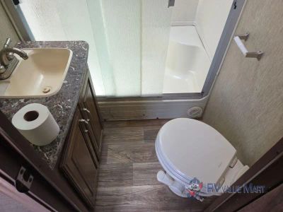 2016 Keystone RV Laredo — photo 26 view