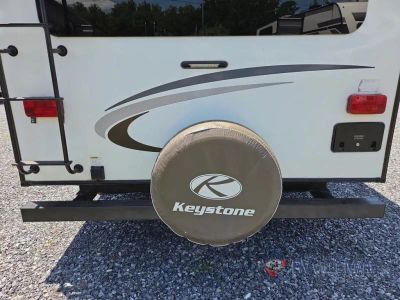 2016 Keystone RV Laredo — photo 16 view