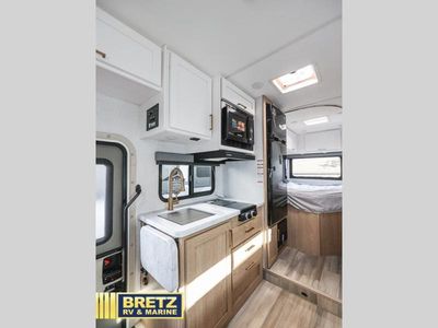 2026 Thor Motor Coach Four Winds — photo 17 view