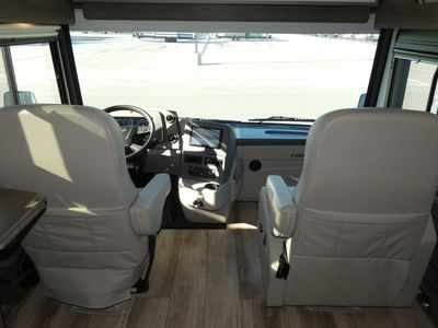 2025 Winnebago Forza - Photo 13
