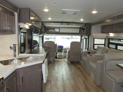2025 Winnebago Forza - Photo 6