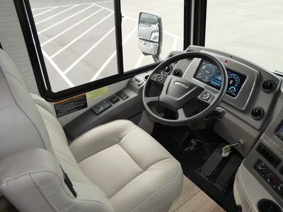 2025 Winnebago Forza - Photo 10